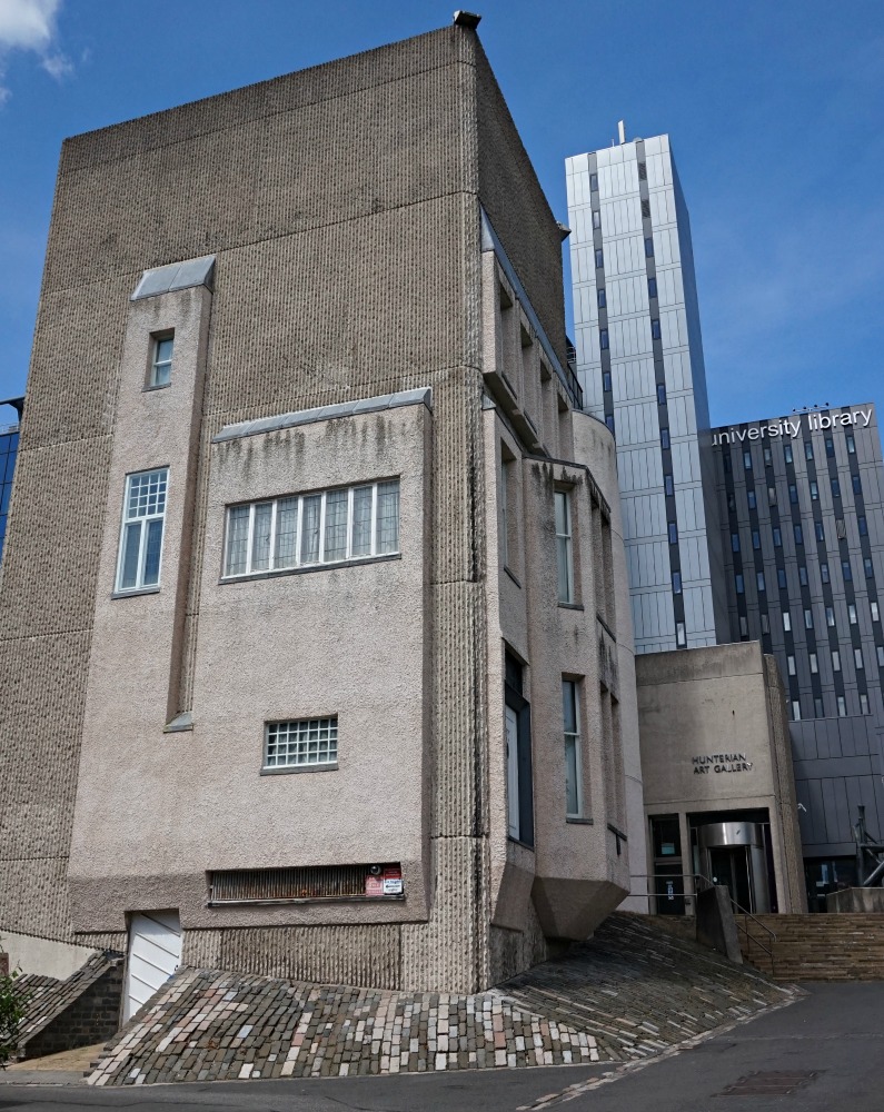 Hunterian Art Gallery entrance (right) with Mackintosh House.