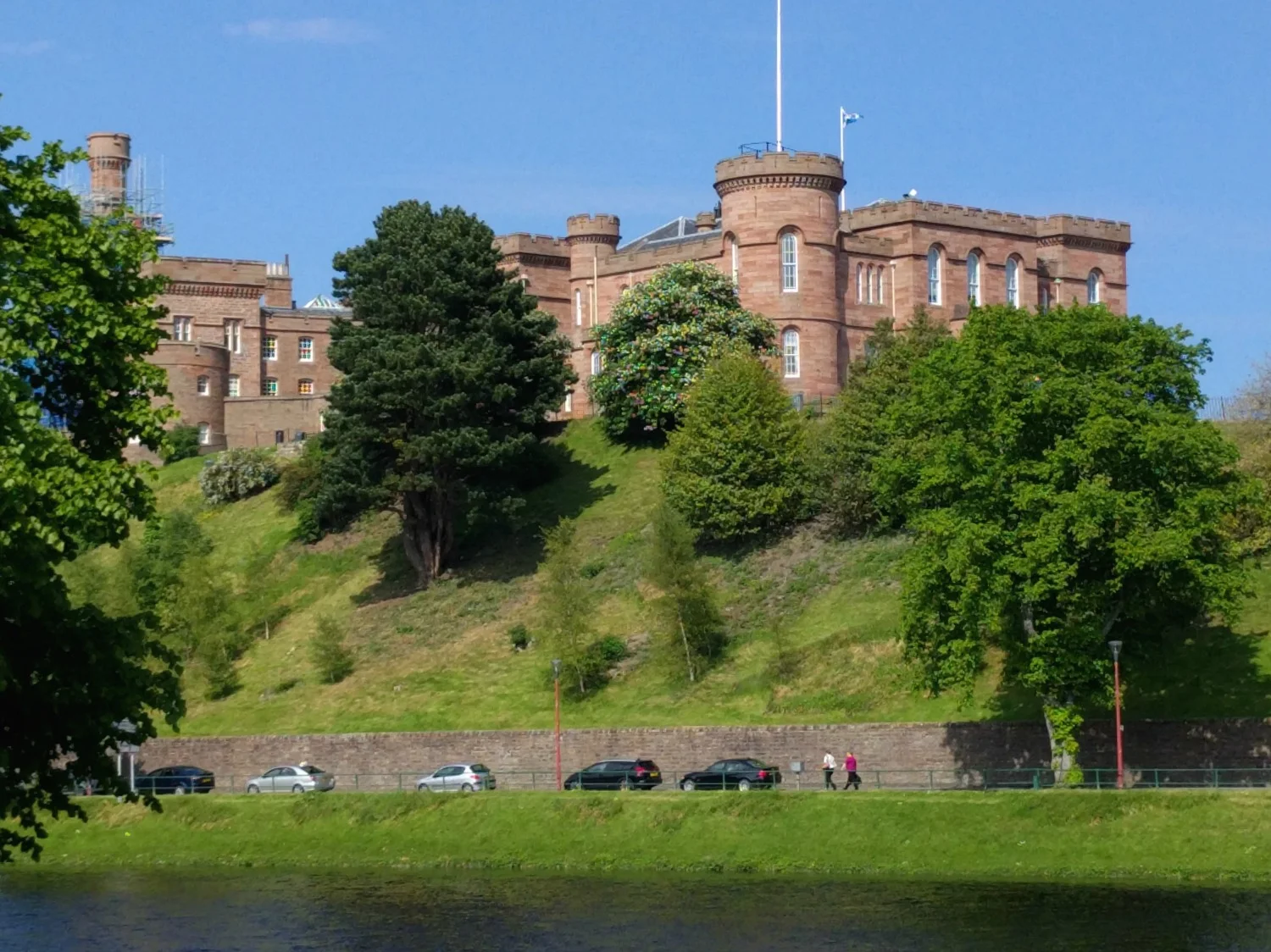 Inverness Castle dates from 1836 and isn't open to the public yet - but there is a new viewing platform at the top and it is being developed for visitors at present. Bonnie Prince Charlie's forces blew up an earlier one. (See? We told you the clansfolk treated the place badly.) It has been a defensive site since the 11th century.