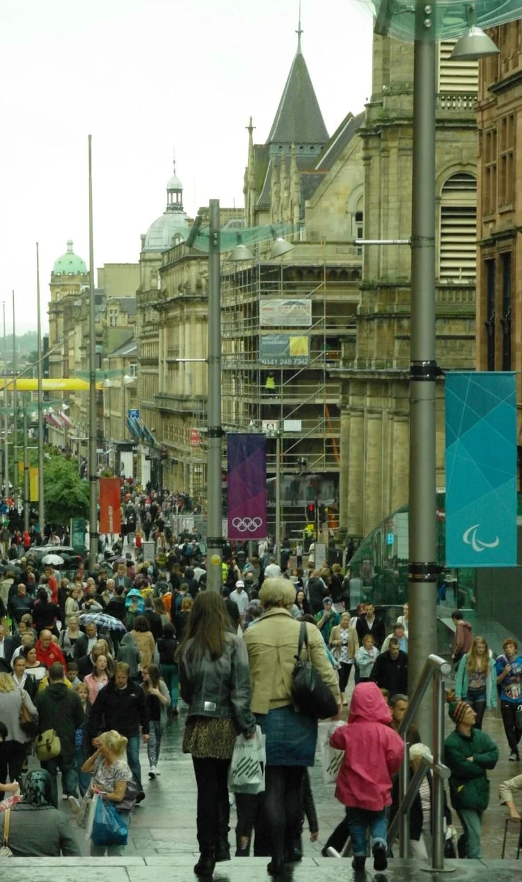 A summer shopping day in the city of Glasgow
