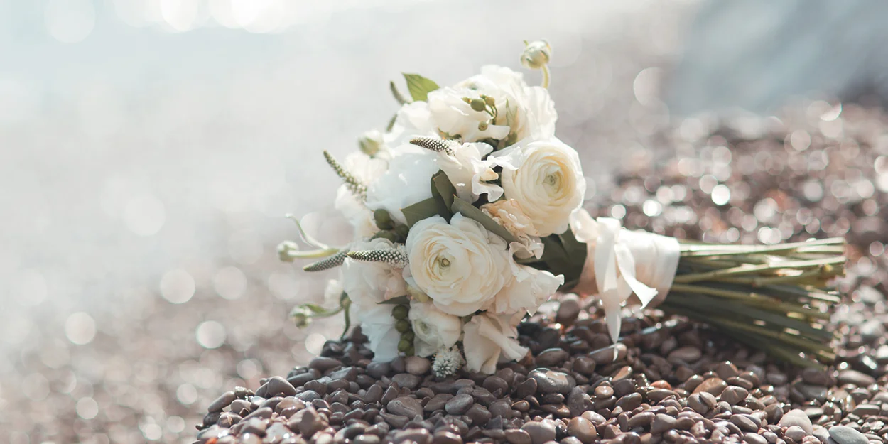 Salt_2019_02-funeral-happy2.jpg