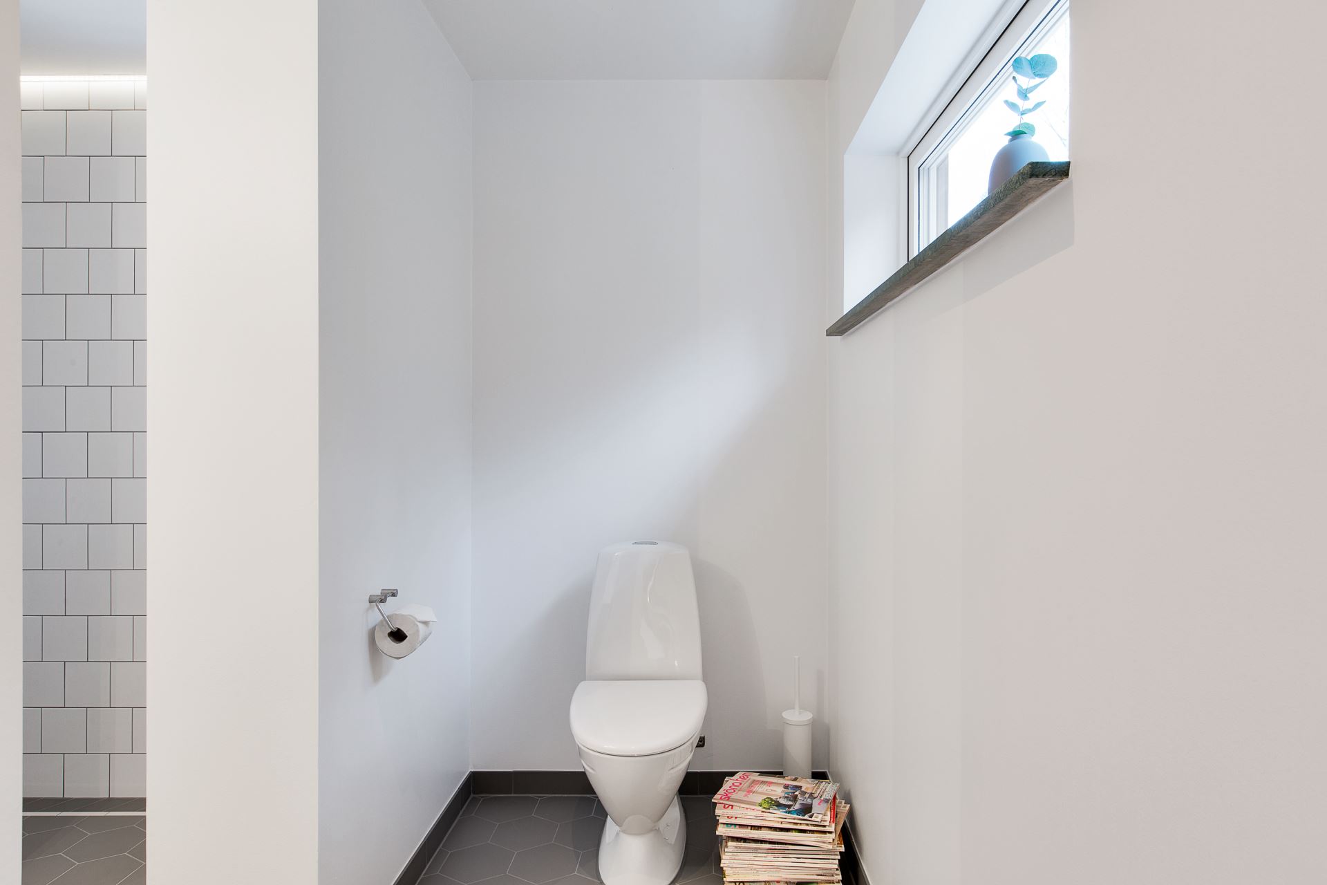 Modern Scandinavian home - bathroom.