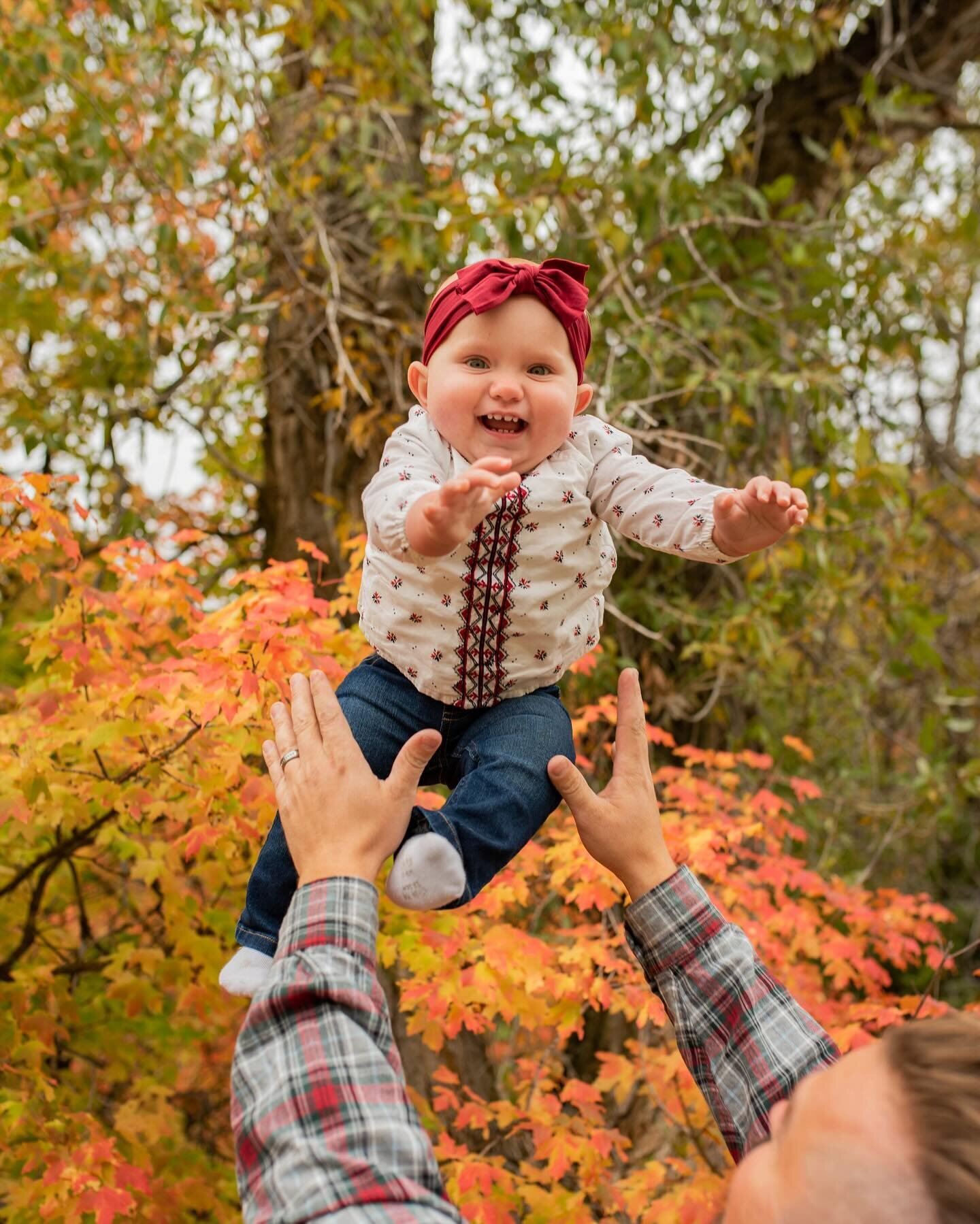 I adore photographing people who love to wander the way I do. We end up finding the coolest places, and having the best time. Of course, when you live in Utah, that's not too hard! 🥰🌲🍁