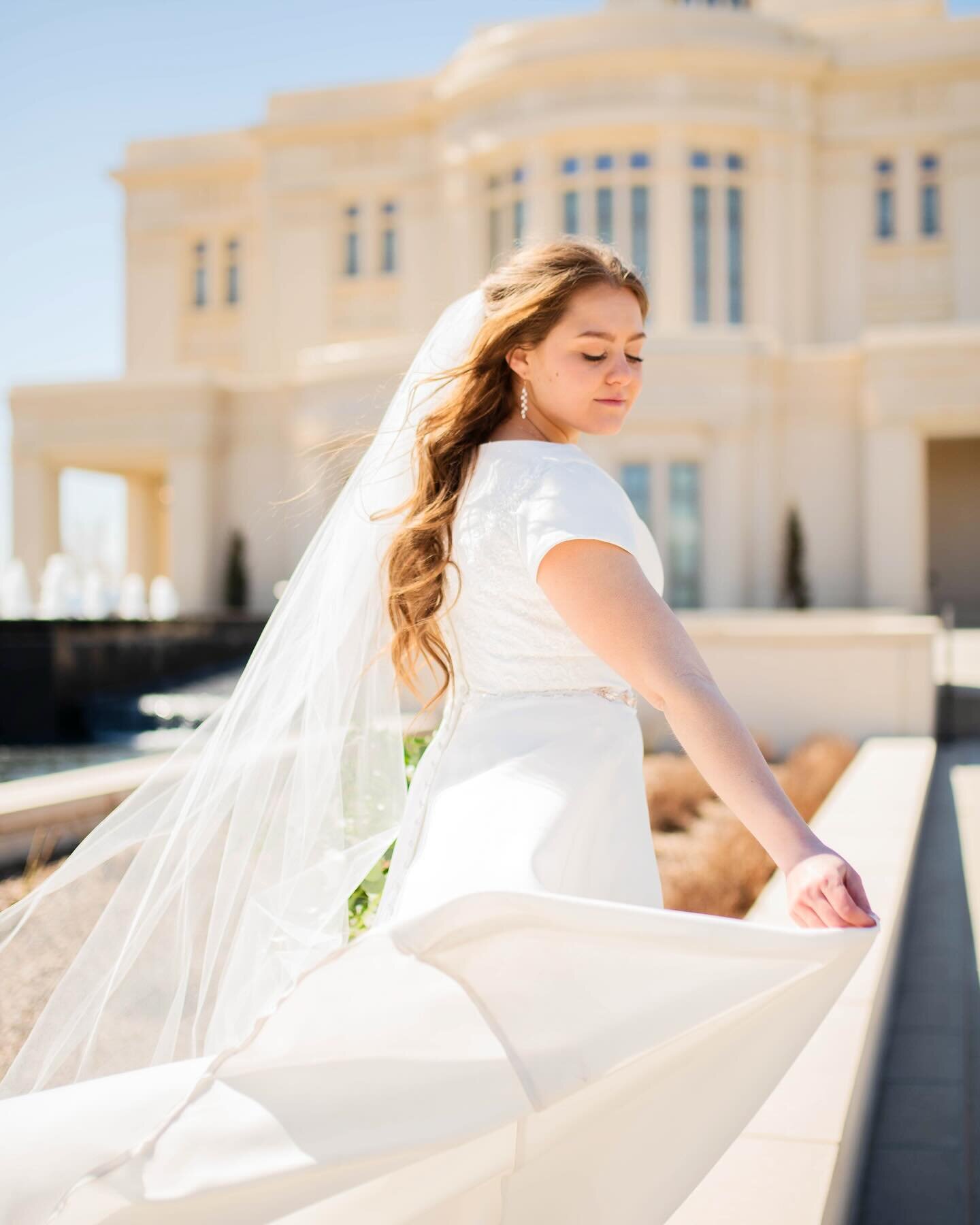 I was thrilled when she showed up in this cathedral veil. 🤍