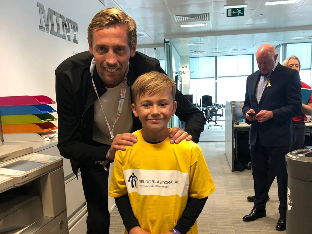 Oscar with footballer Peter Crouch