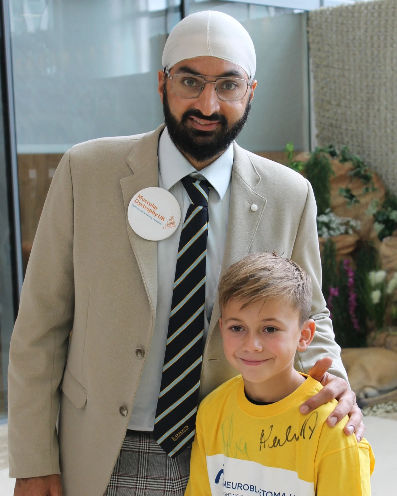 Oscar with cricketer Monty Panesar
