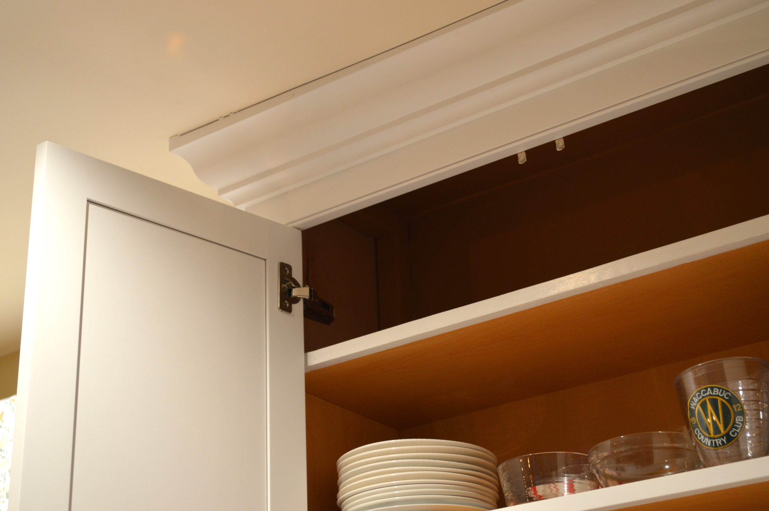 亚博让球平天花板高度的厨房壁柜