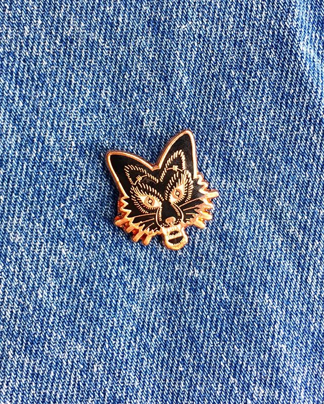 Just listed some new items on our merch page like this adorable fox face pin designed by @lucysarahh &gt; Link in bio or click here: https://thefoxrun.bigcartel.com/
.
.
.

Limited sizes and quantities remaining for some items so don&rsquo;t wait! Al