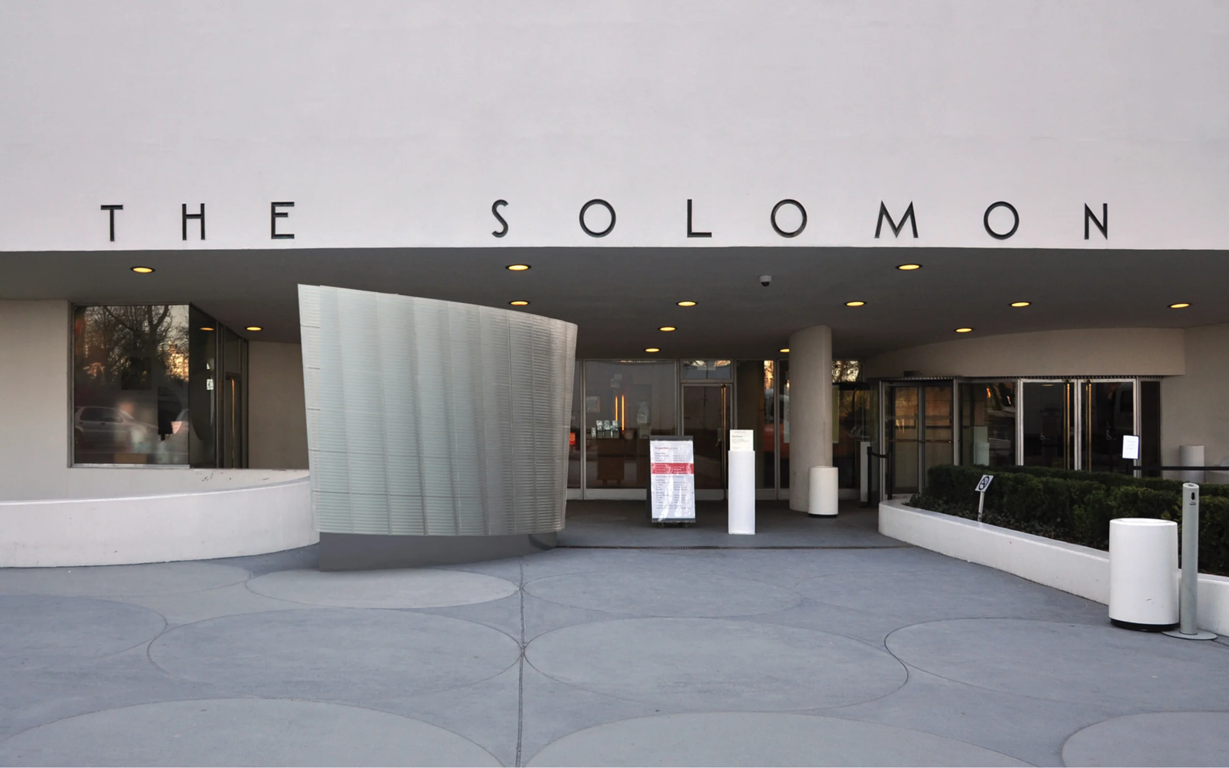 KIOSK, GUGGENHEIM MUSEUM, NEW YORK, NY