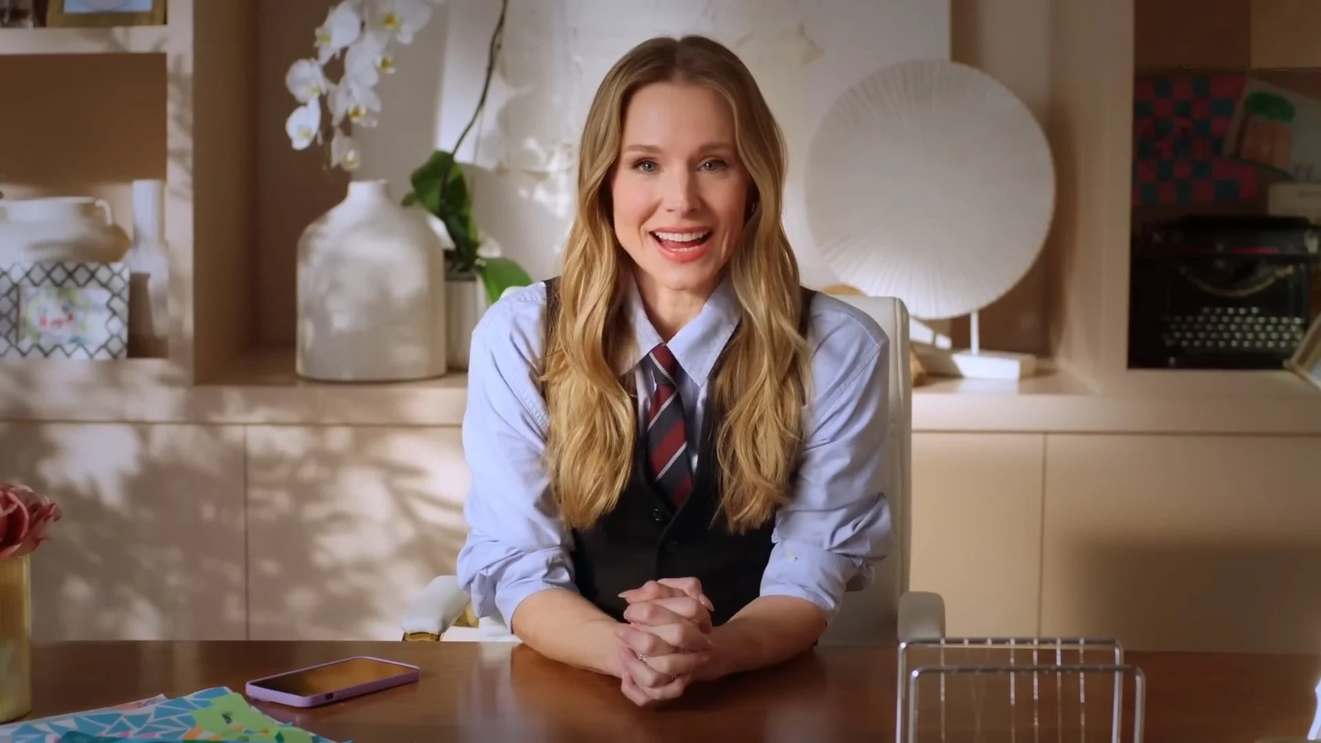 EDITThe 32nd Annual Actor Awards   Official Trailer   Netflix.00_00_10_01.Still003.jpg