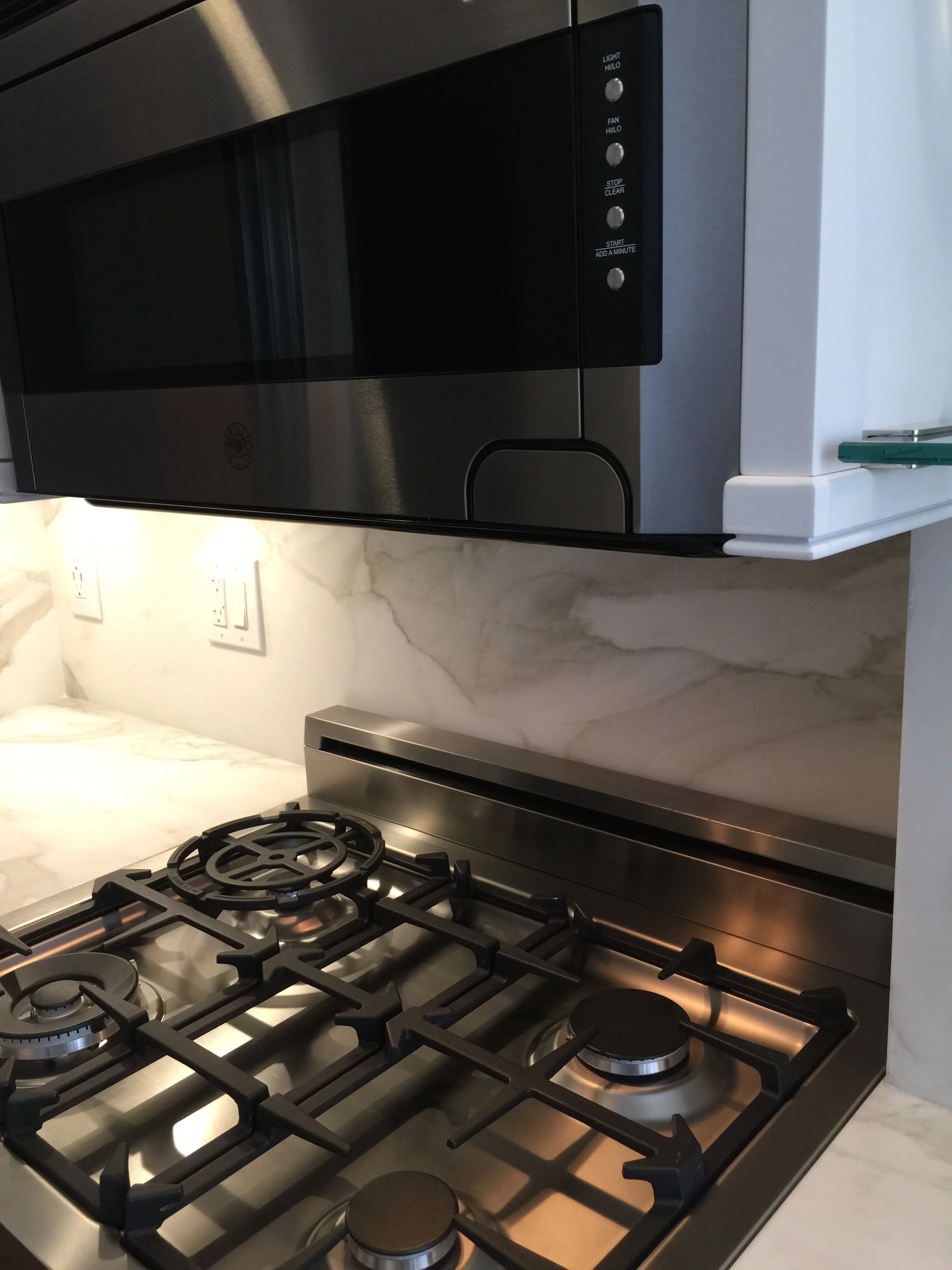 kitchen stove over range convection micro.jpg