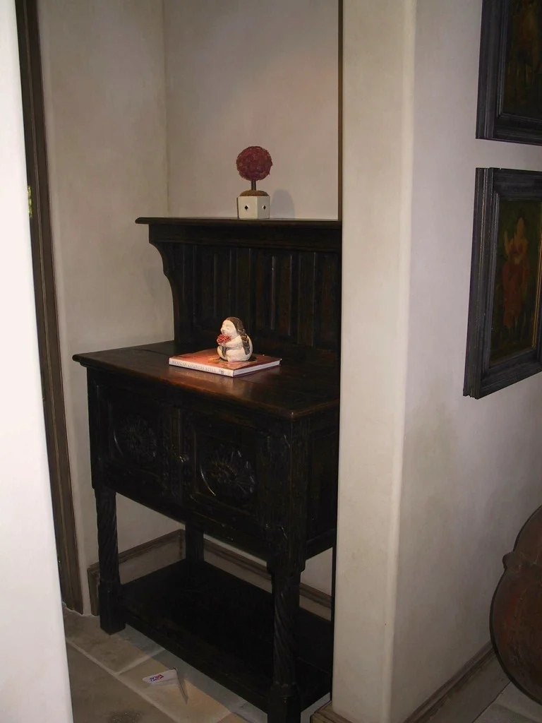 powder room alcove