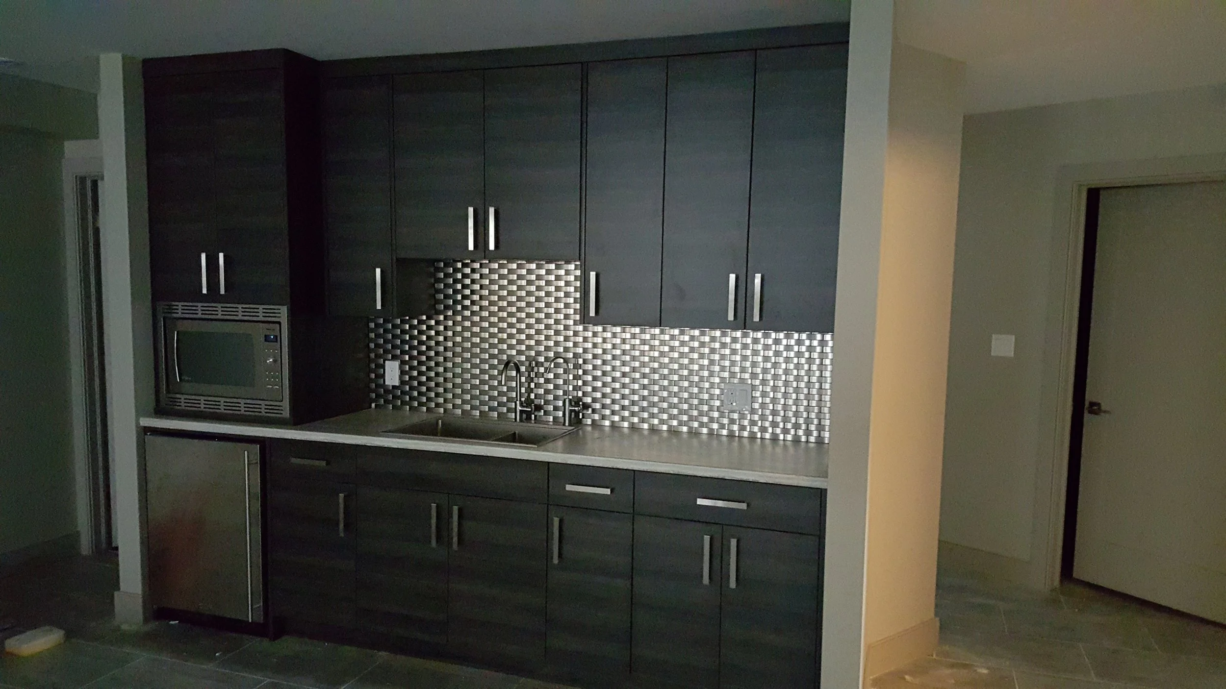 Sleek Bar
