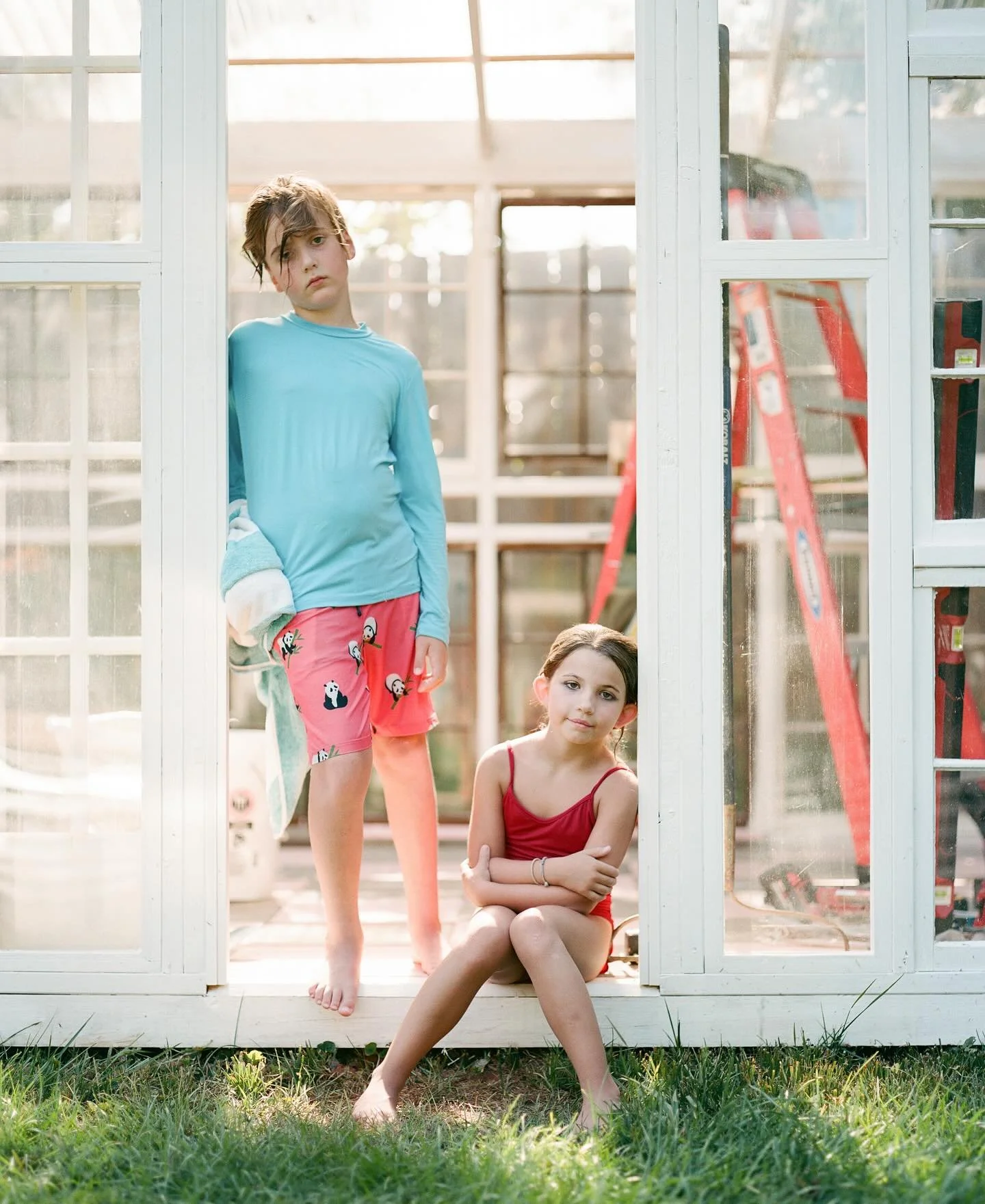 A couple of cuties helping me test light in the almost finished greenhouse. Maaaaaybe I can get a session or two happening out here??!! Second photo was their preferred pose. Tiny creeps!😳
.
.
#pentax67 #portra400 Dev+Scan by @indiefilmlab