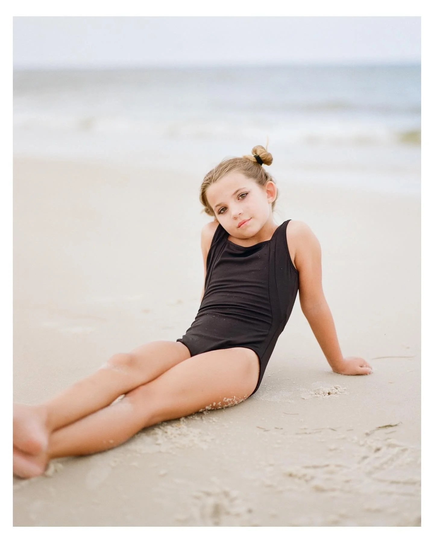 The Pentax 67 at the beach might not be the most convenient of cameras, but damn she sure is pretty!! Unfortunately all I hear when I say that camera name now is Six Seeeeven🙄
.
.
#film #pentax67 #kodakgold200 
Dev+Scan by @indiefilmlab
