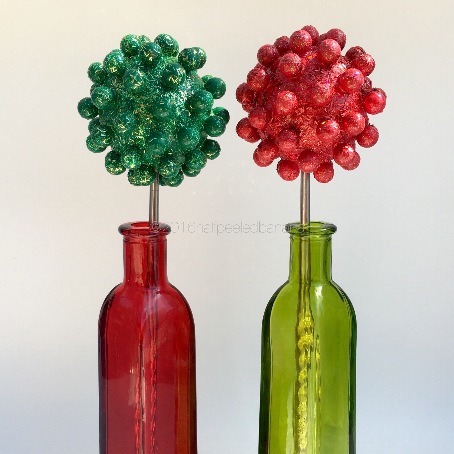 modern christmas nubs - tabletop 3" green and red flowers nubs style