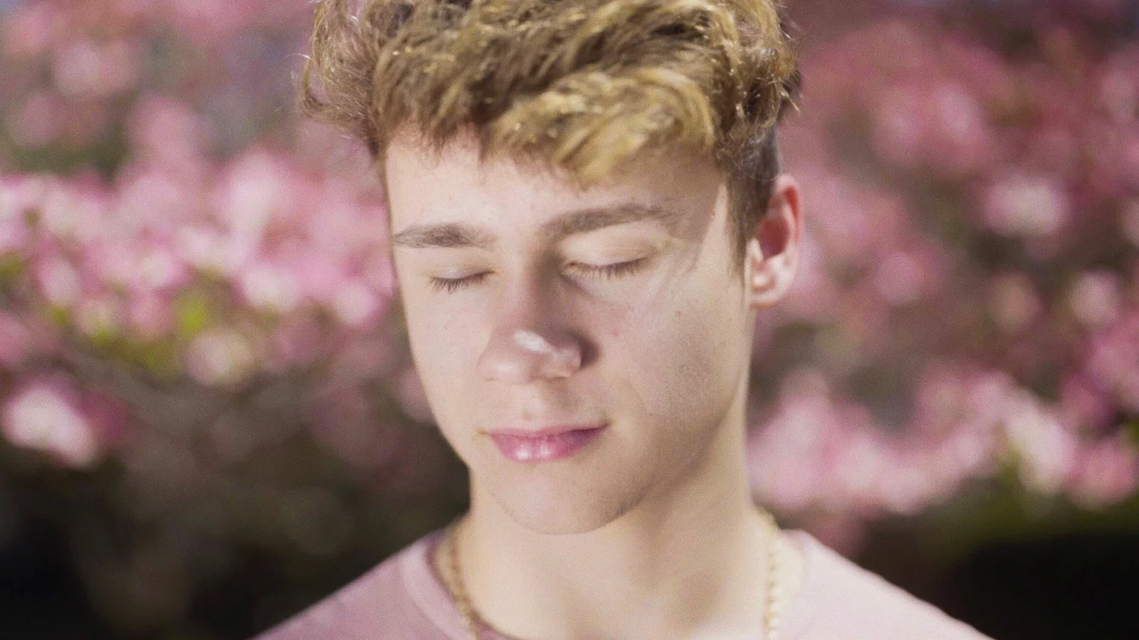 JAWLINE