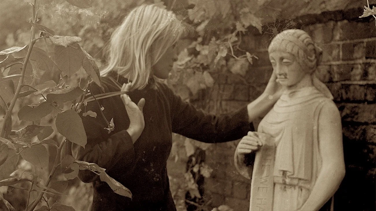 MARIANNE & LEONARD: WORDS OF LOVE