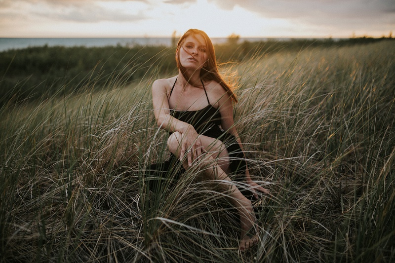 ludington-michigan-maternity-photographer-west-michigan-sand-dunes-maternity_0057.jpg