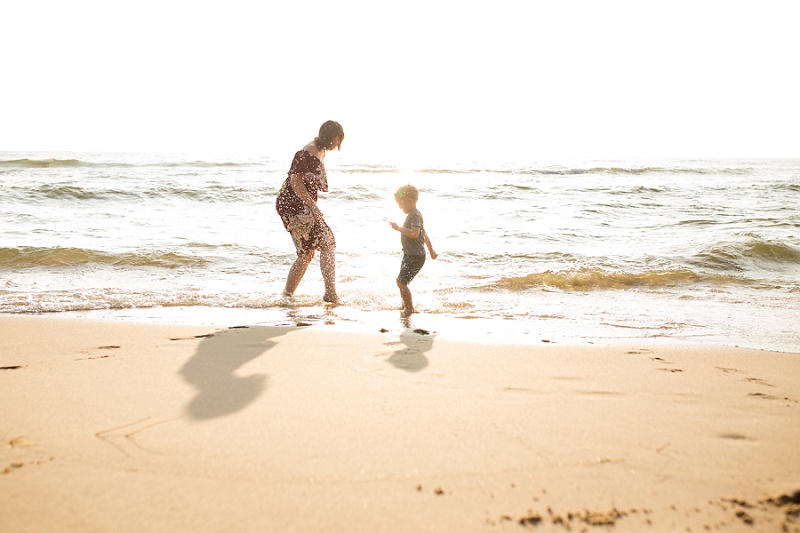 ludington-michigan-photographer-beach-session-minis_0002.jpg