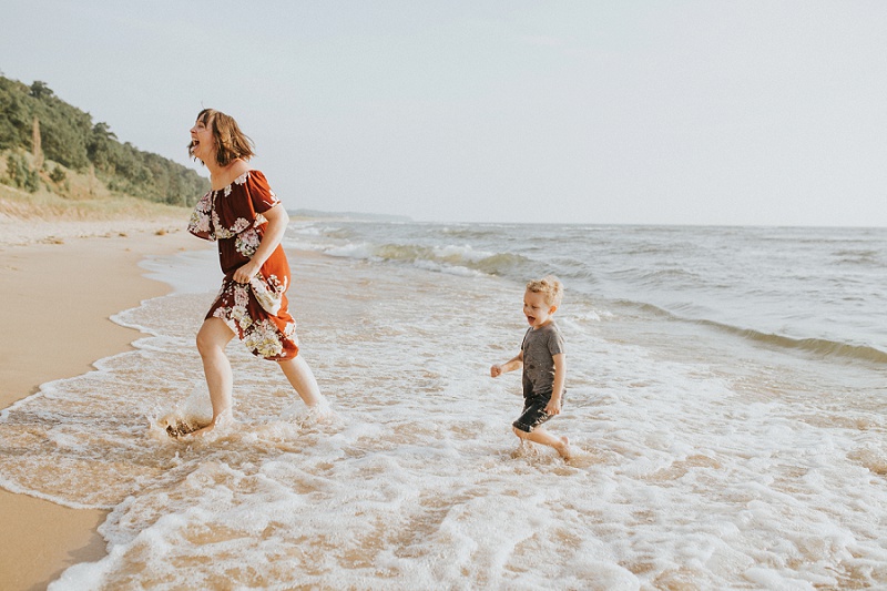 ludington-michigan-photographer-beach-session-minis_0003.jpg