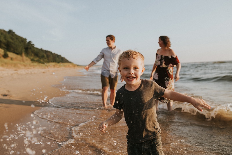 ludington-michigan-photographer-beach-session-minis_0008.jpg