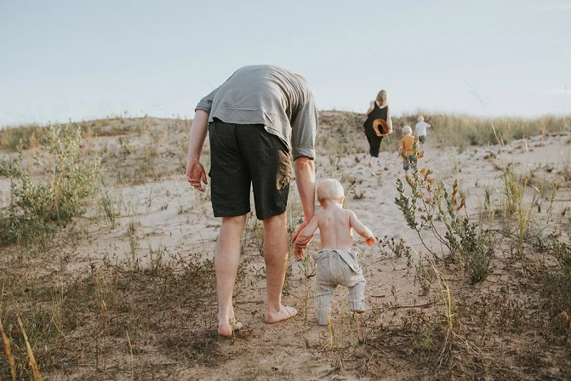 ludington-michigan-photographer-beach-session-minis_0011.jpg