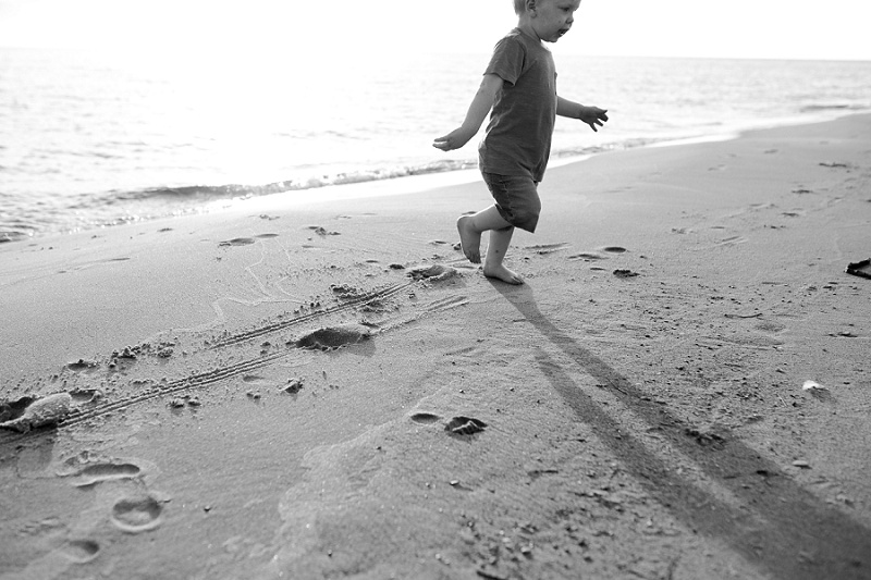 ludington-michigan-photographer-beach-session-minis_0014.jpg