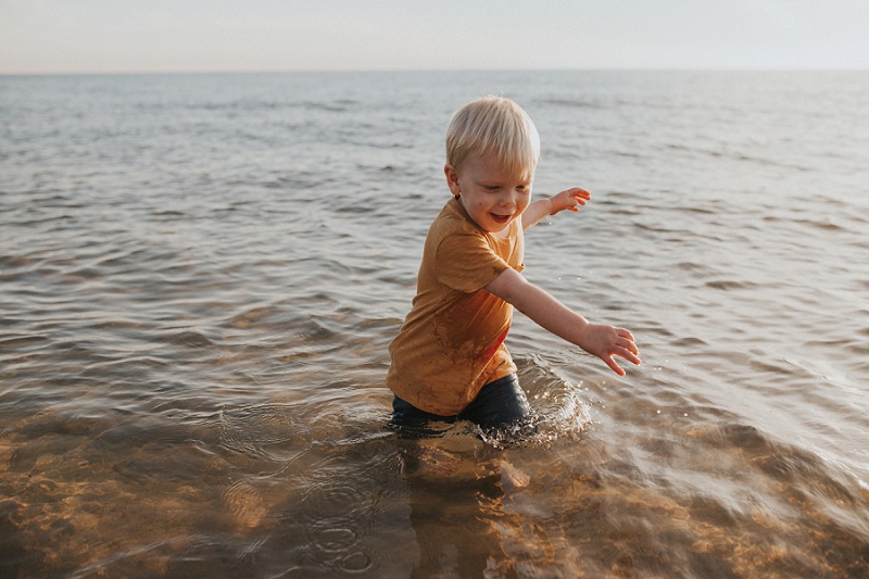 ludington-michigan-photographer-beach-session-minis_0016.jpg