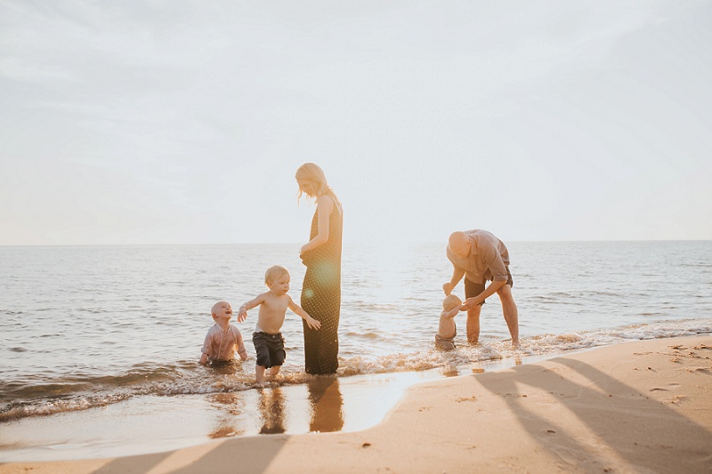 ludington-michigan-photographer-beach-session-minis_0017.jpg