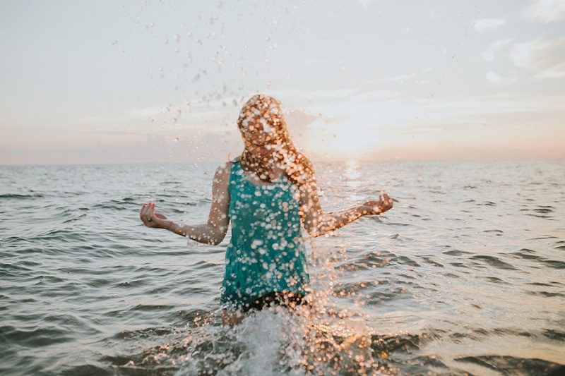 ludington-michigan-photographer-beach-session-minis_0026.jpg