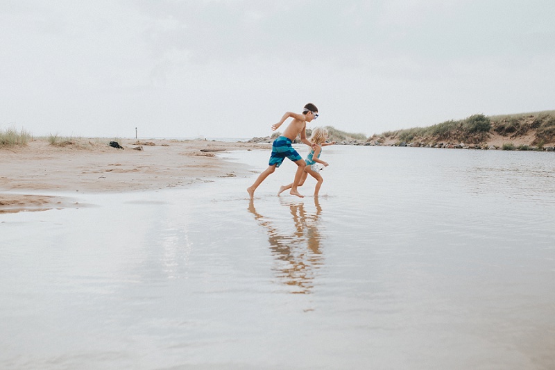 ludington-michigan-photographer-beach-session-minis_0045.jpg