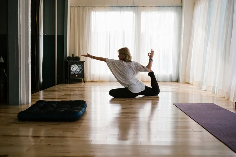 west-michigan-yoga-pound-fit-studio-stay-twisted-ludington-michigan-yoga-spin-pound-fit-studio-lauri-8299.jpg