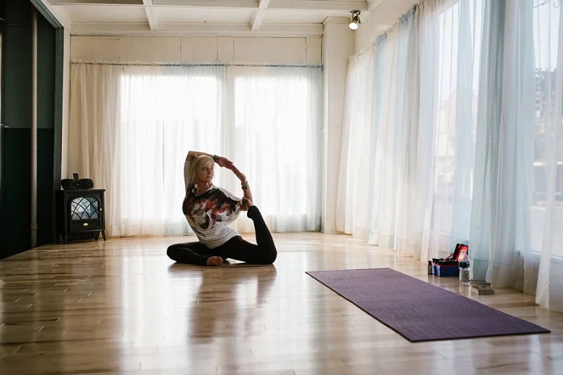 west-michigan-yoga-pound-fit-studio-stay-twisted-ludington-michigan-yoga-spin-pound-fit-studio-lauri-8306.jpg