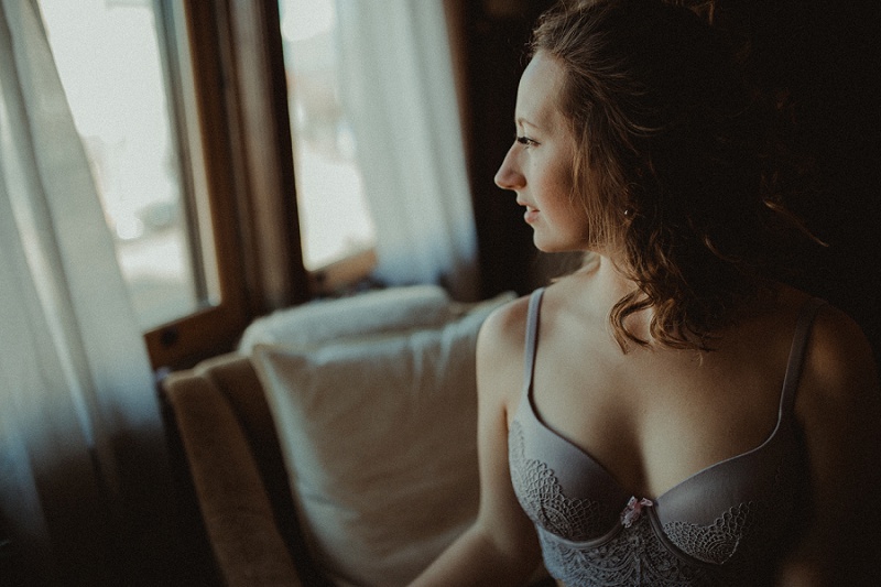 west-michigan-boudoir-photographer-ludington-michigan-womens-portraiture-short-session-with-kayla-9381.jpg
