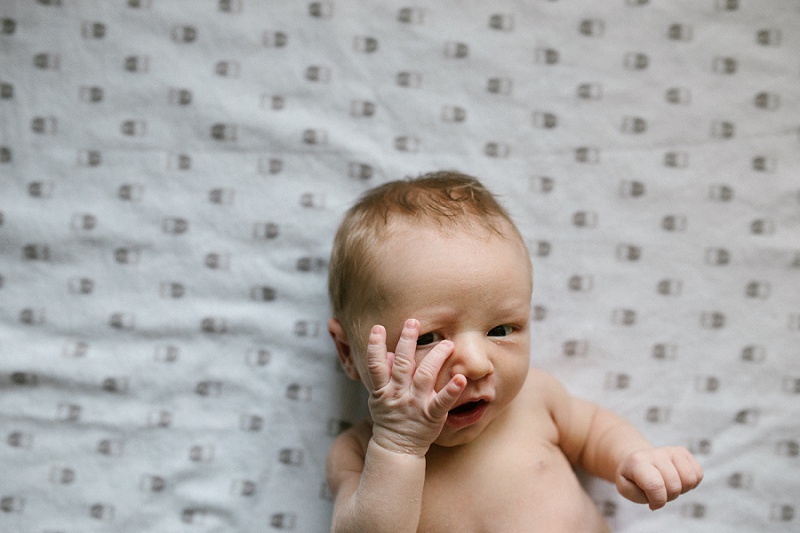 ludington-michigan-lifestyle-newborn-session-in-home-documentary-session-west-michigan-with-sawyer-7721.jpg