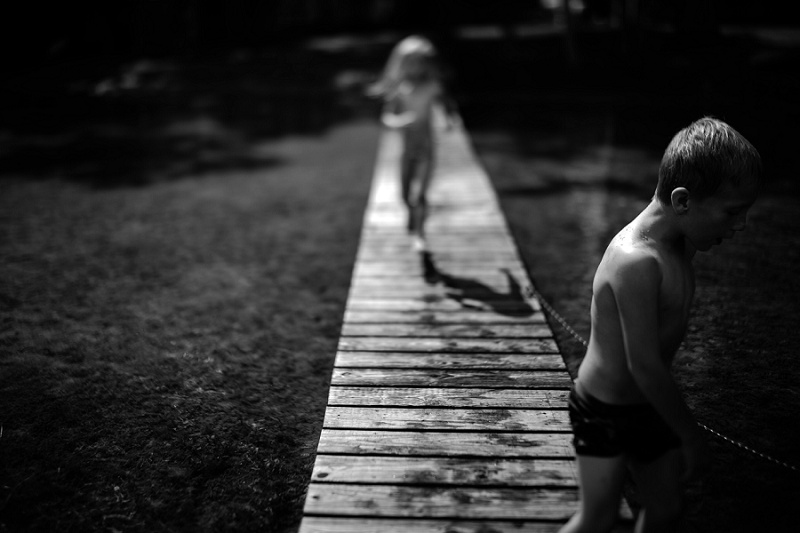 ludington-michigan-lifestyle-photographer-creek-kids-8961.jpg