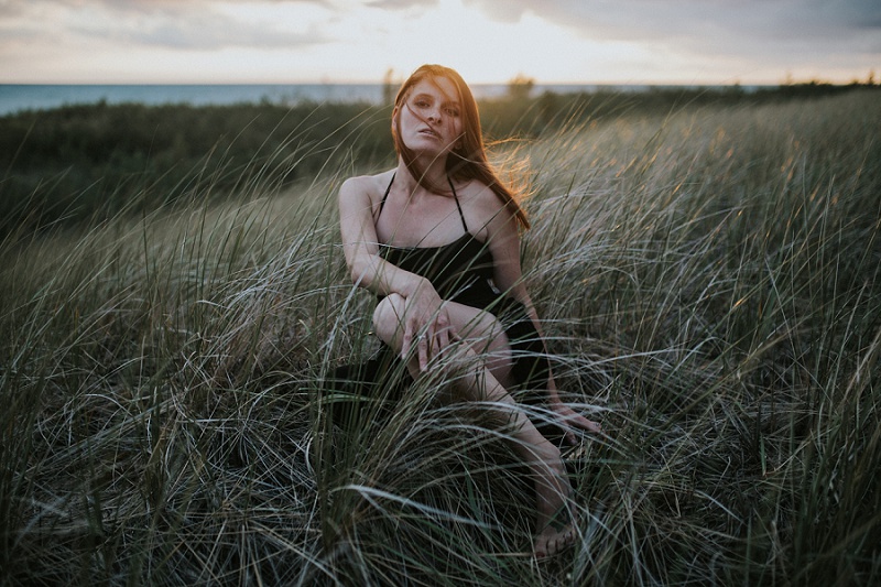 ludington-michigan-maternity-photographer-west-michigan-sand-dunes-maternity_0039.jpg