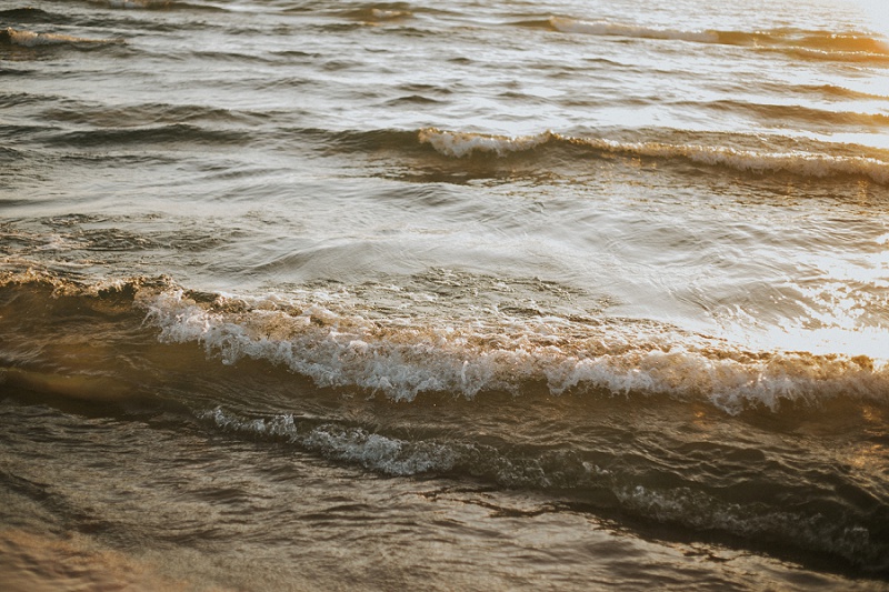 west-michigan-lifestyle-photographer-ludington-michigan-engagement-session-with-rachel-and-austin-8923.jpg