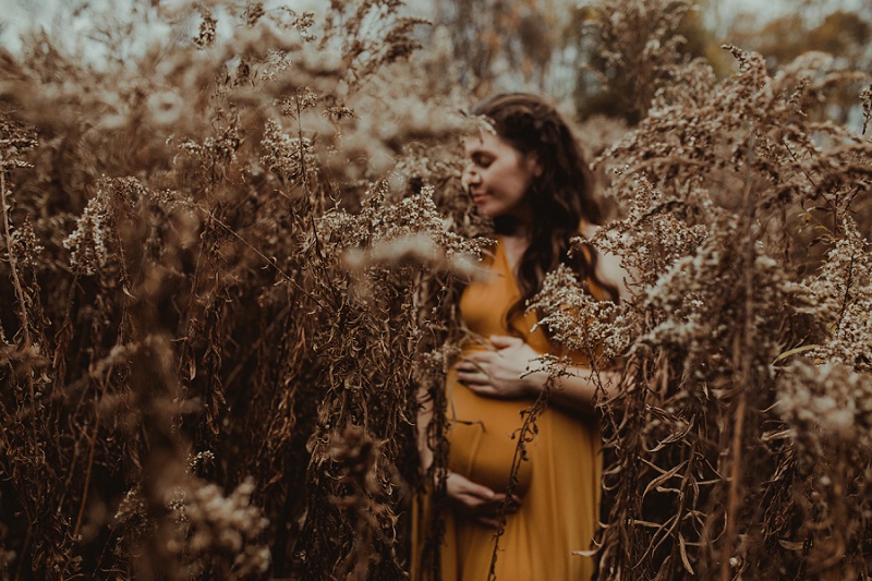 west-michigan-maternity-photographer-manistee-michigan-maternity-session-with-kayla-9944-2.jpg