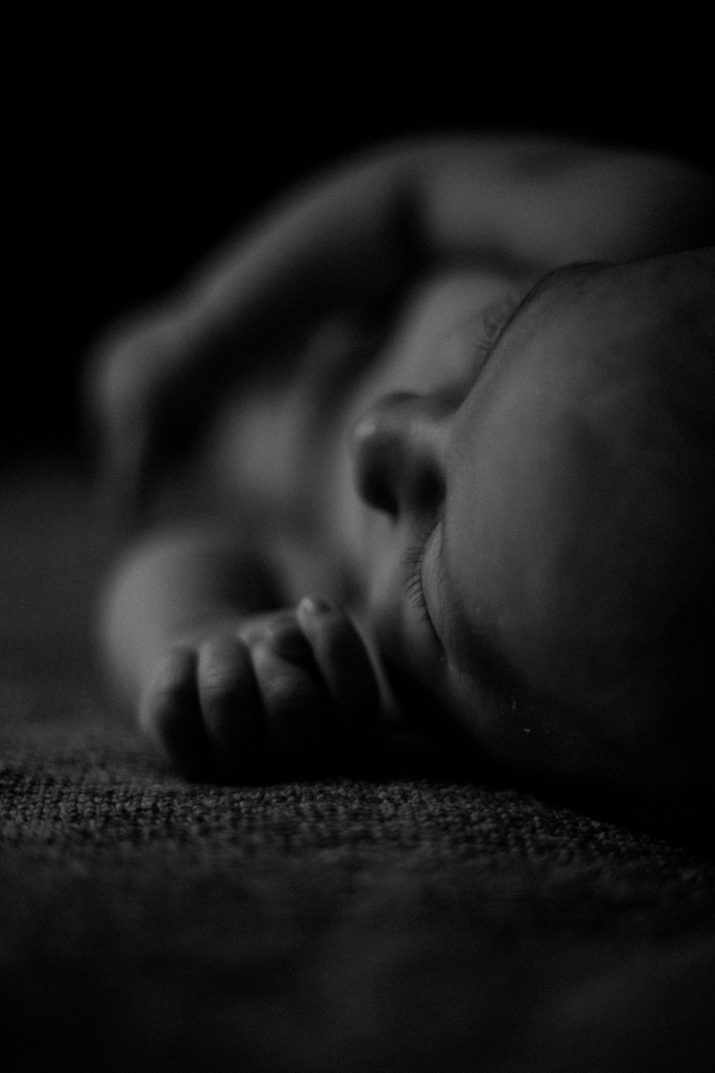 west-michigan-newborn-photographer-documentary-in-home-session-with-calvin-jessica-max-1569.jpg