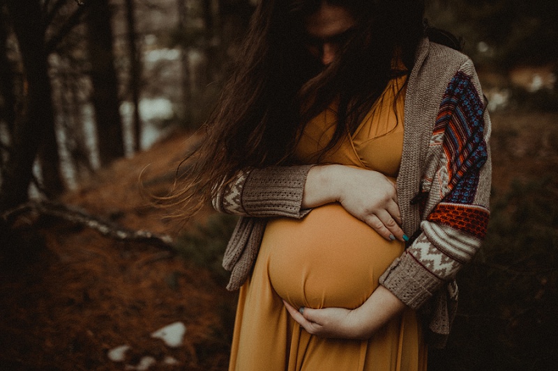 michigan-lifestyle-photographer-ludington-michigan-maternity-session-with-kayla-9563.jpg