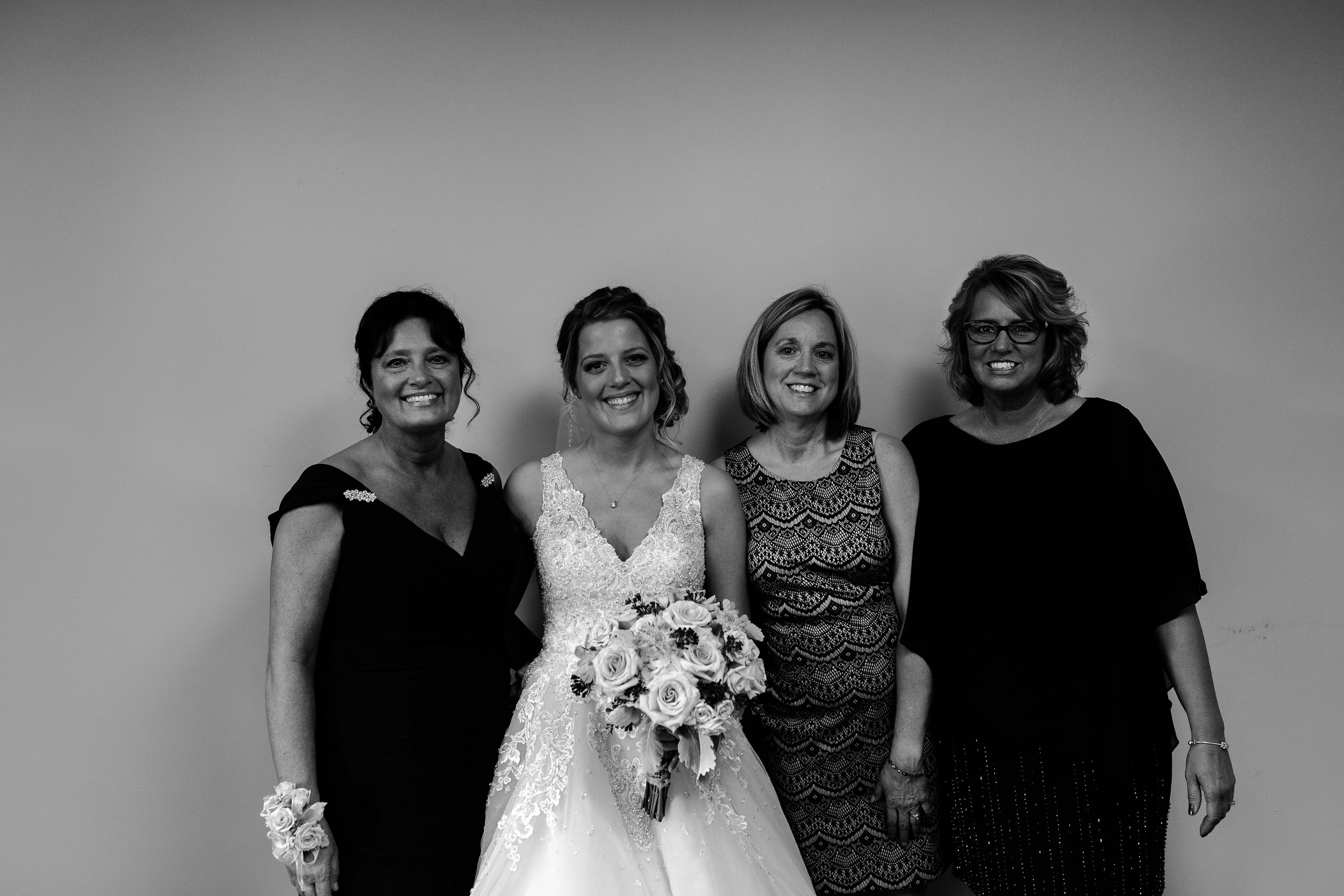 taylor_emily_michigan_wedding_jessica_max_0016.jpg