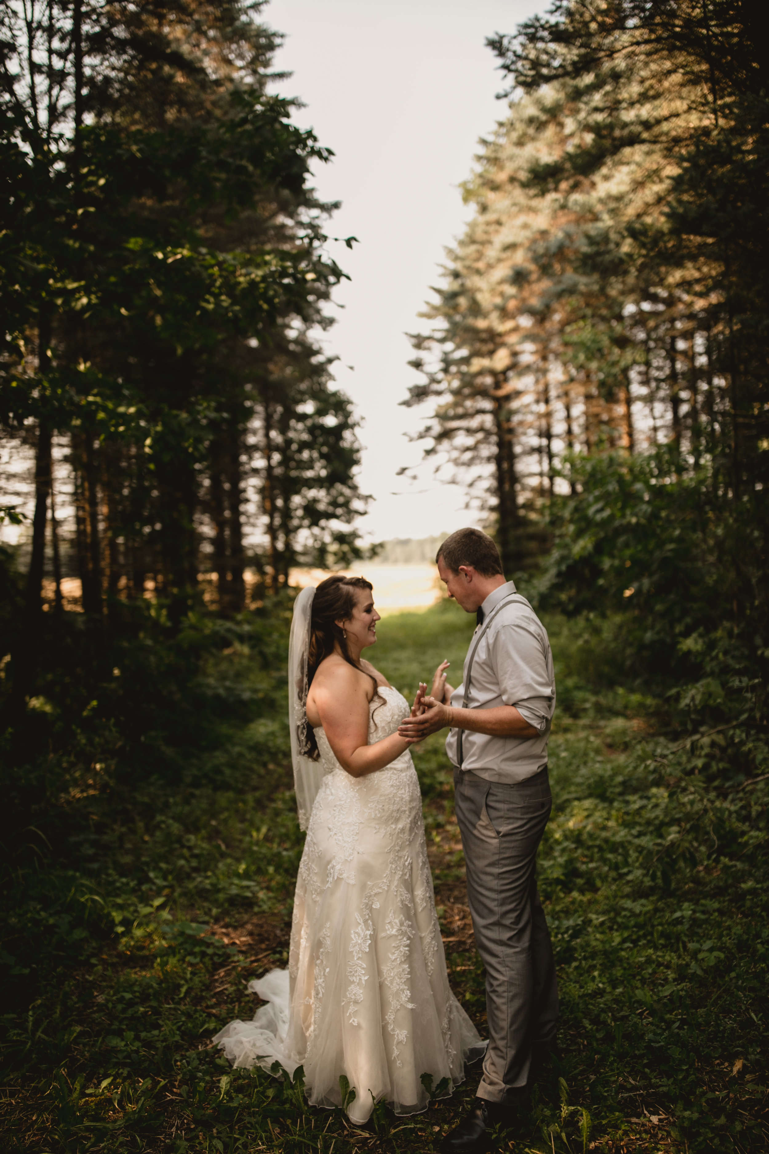 west-michigan-wedding-photographer-ludington-mi-trillium-creek-jaclyn-russ-843.jpg