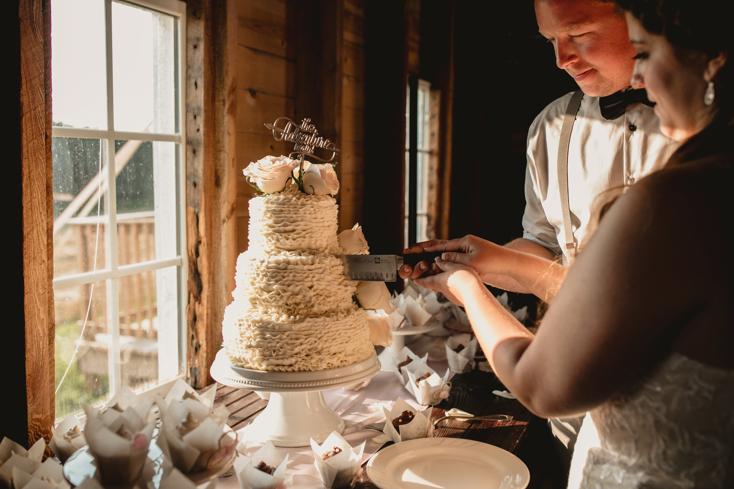 west-michigan-wedding-photographer-ludington-mi-trillium-creek-jaclyn-russ-1069.jpg