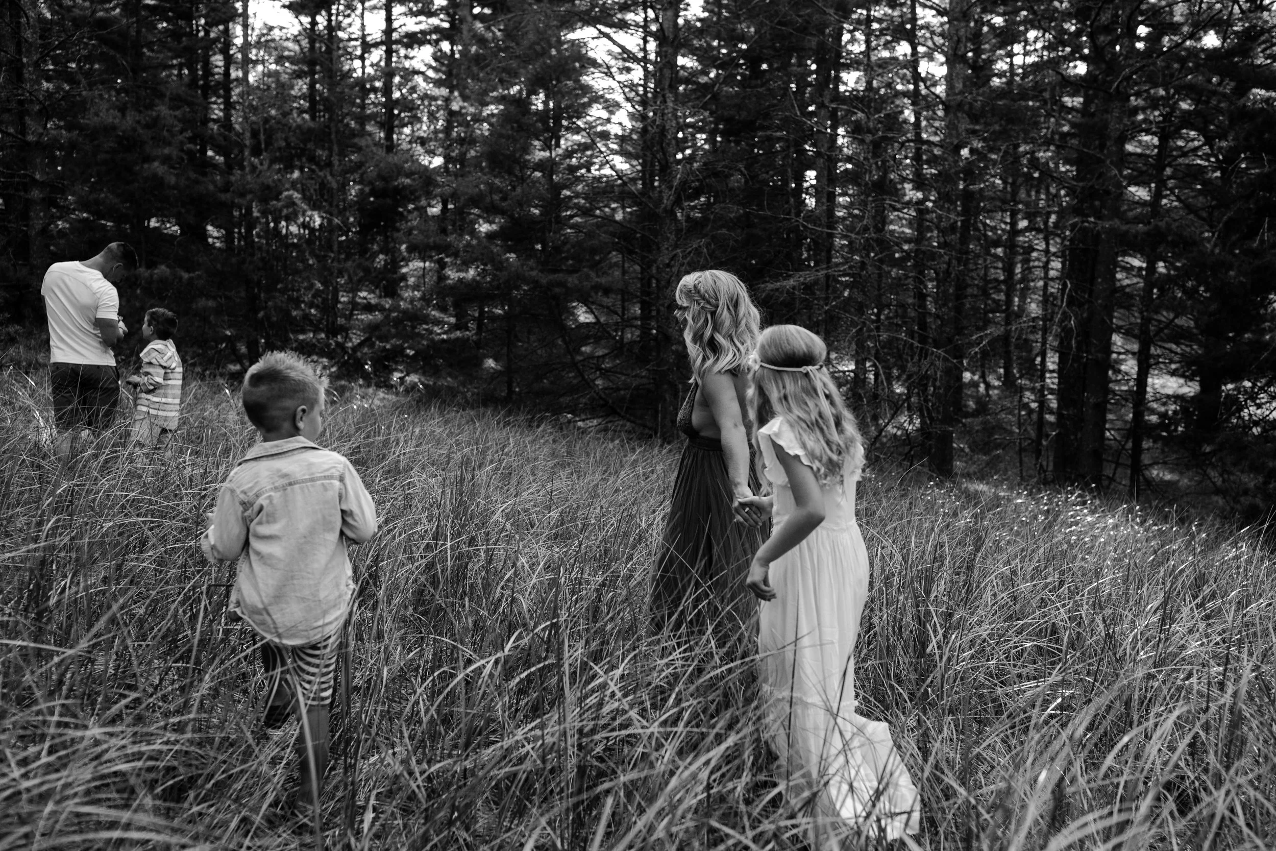 michigan-storytelling-photographer-ludington-mi-state-park-andrews-family-sunset-session-14.jpg
