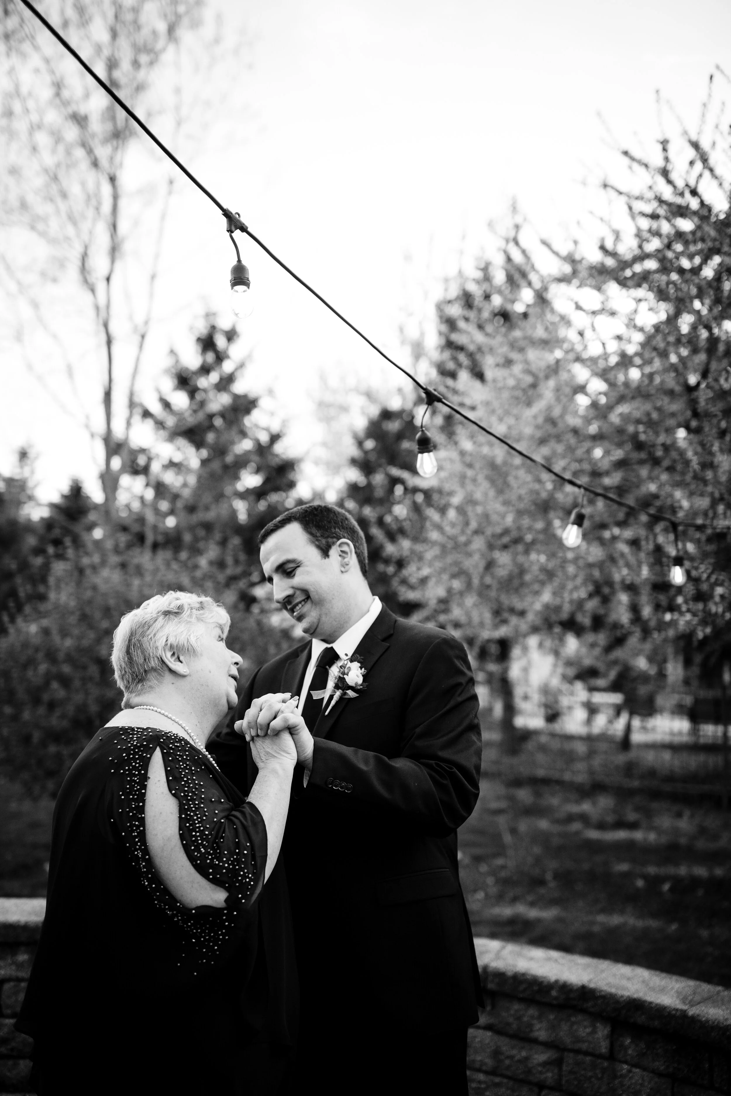 michigan-wedding-photographer-jessica-max-CoreysgettingMaryed-308.jpg