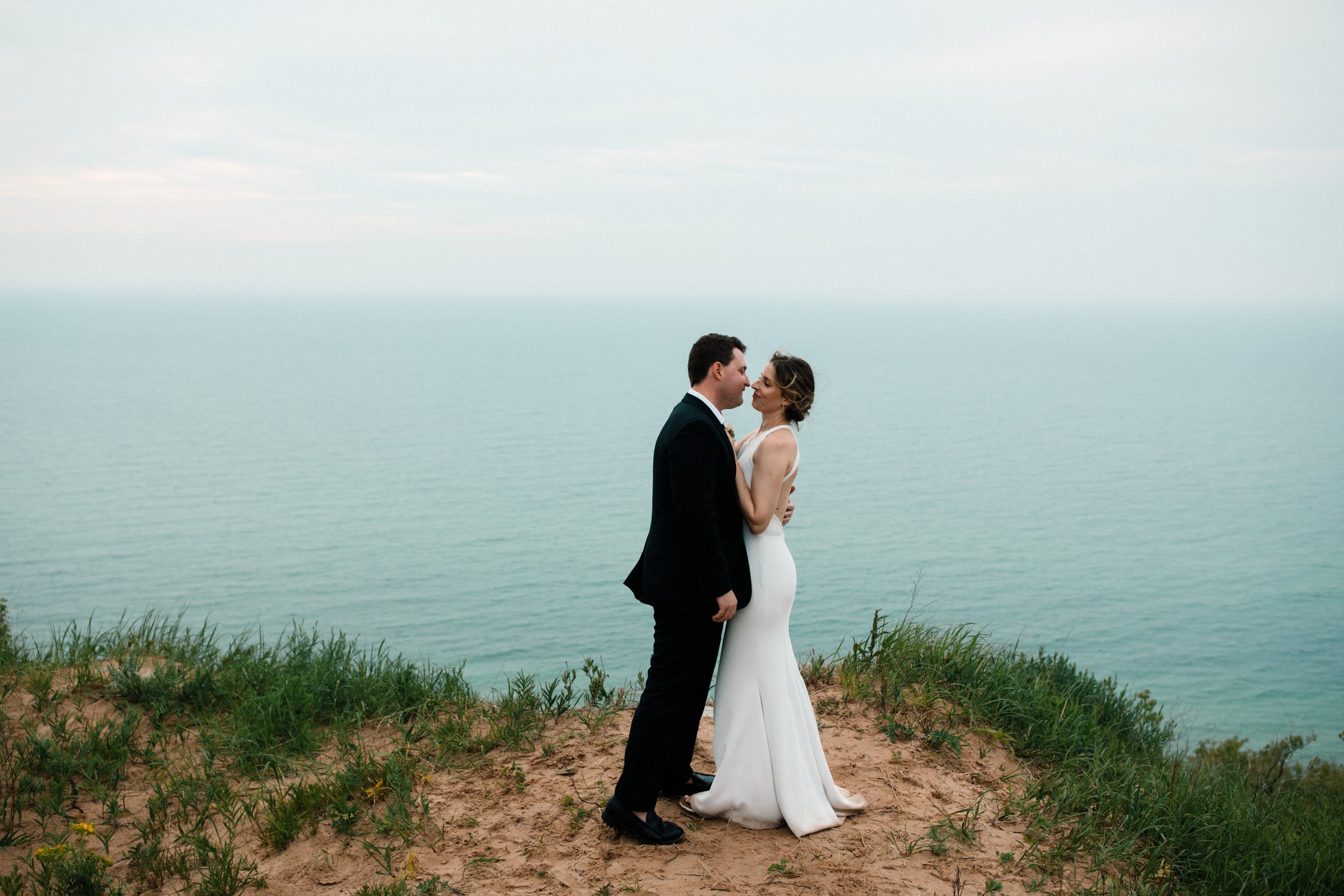 michigan-photographer-lake-bluff-preserve-frankfort-wedding-559.jpg