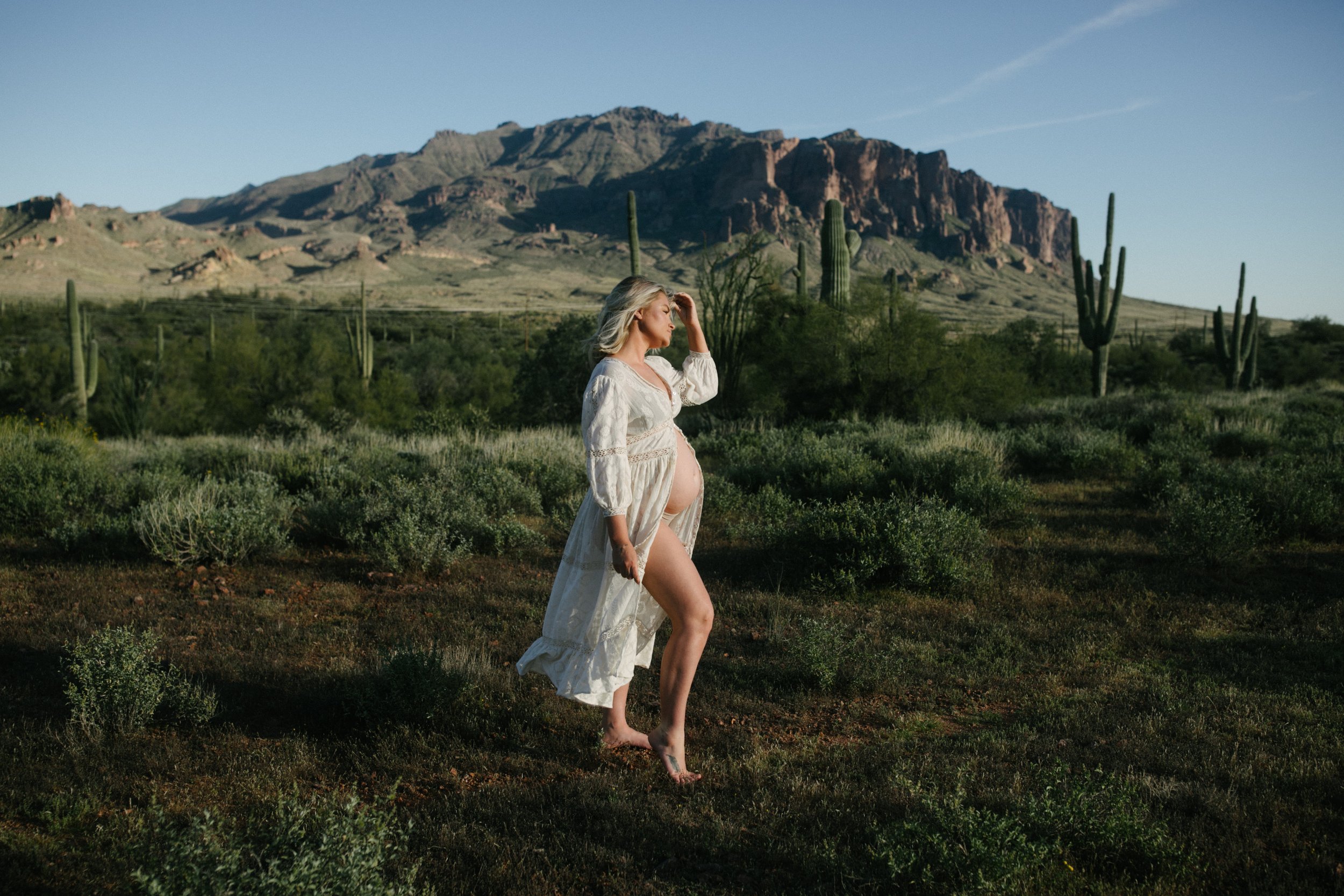 Arizona-Film-Photographer-Superstitions-Maternity-11.jpg