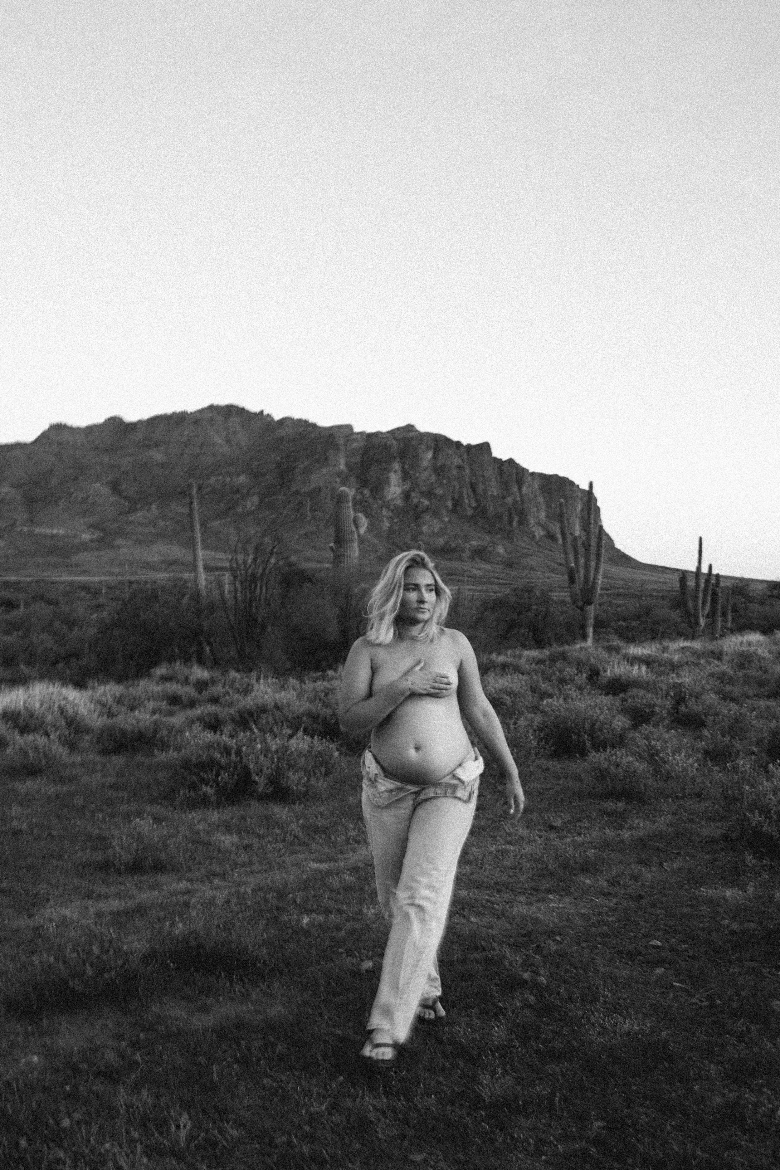 Arizona-Film-Photographer-Superstitions-Maternity-195.jpg