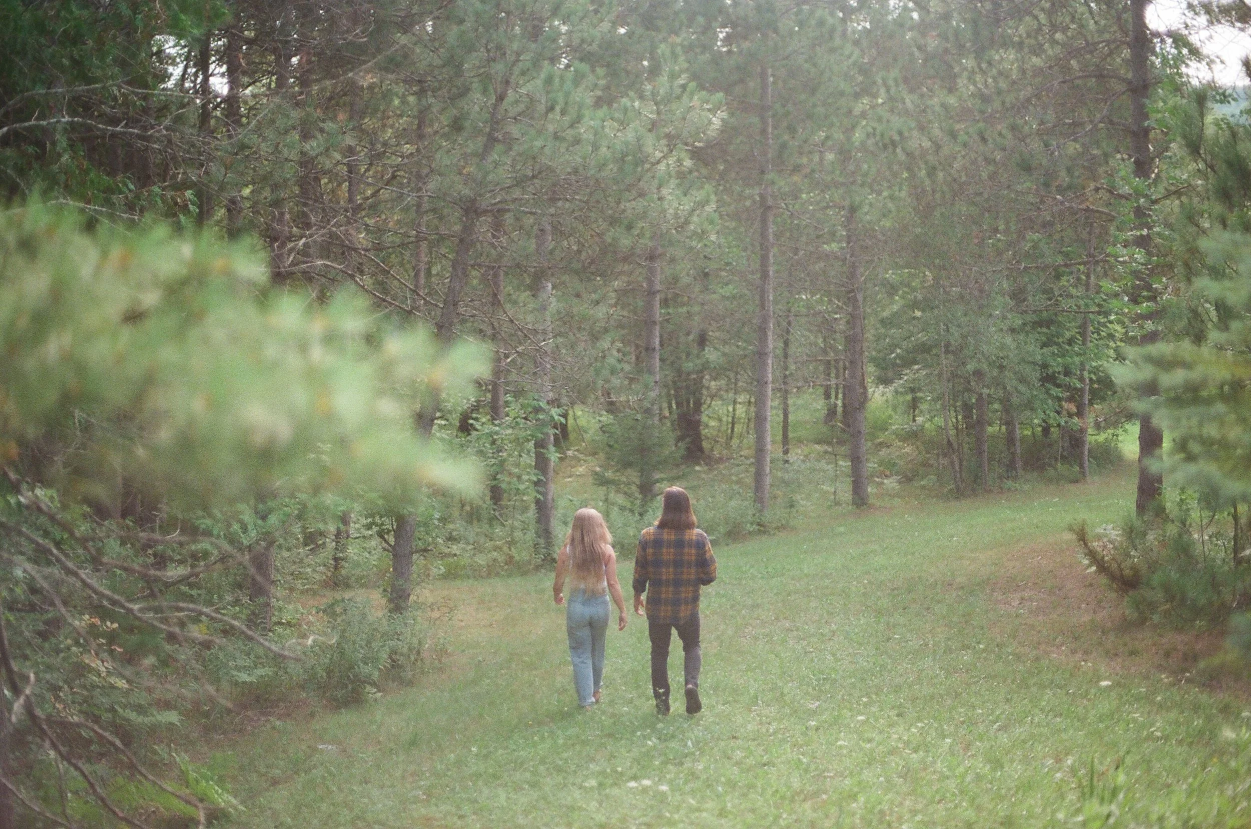 Michigan-wedding-photographer-Traverse-city-couples-film-14.jpg